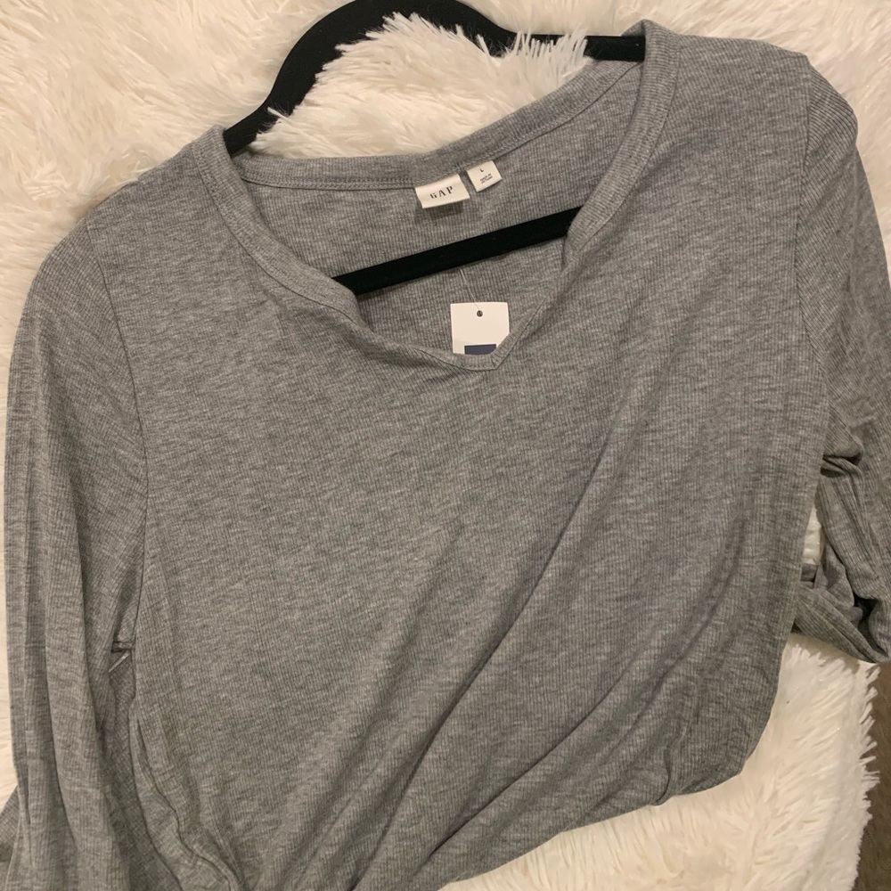 GAP V-neck Stretchy long sleeve top